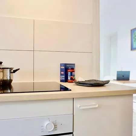 Neu I Moderne Zentrale Wohnung I Klimaanlage L Netflix I 4 Gaeste * Andernach